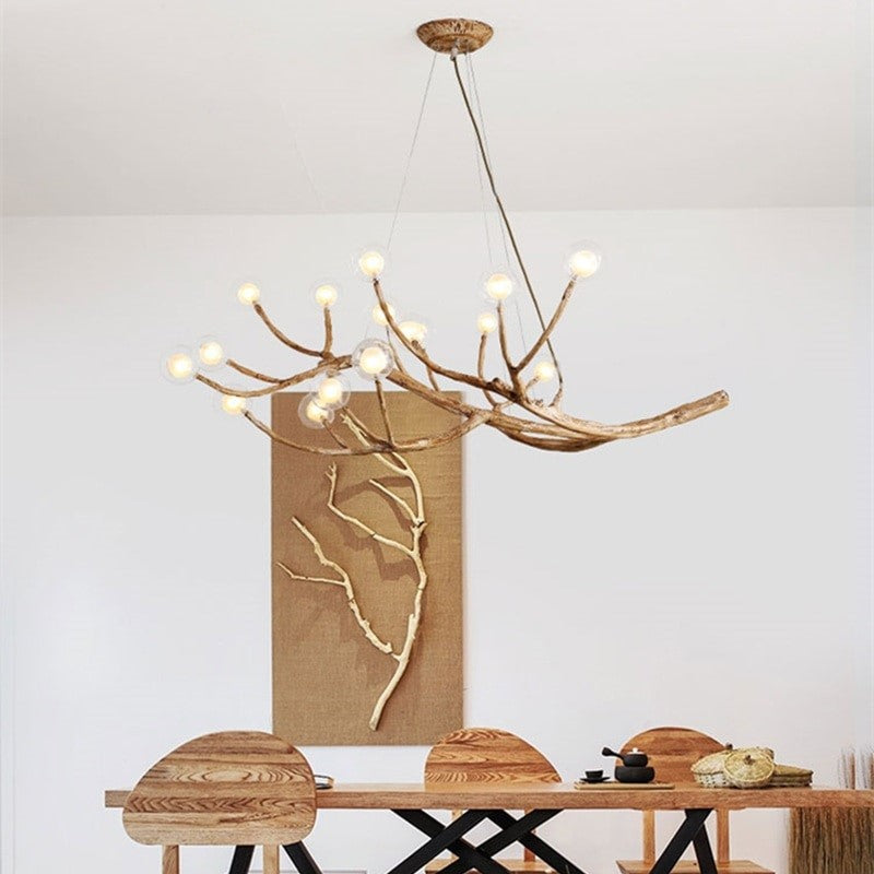 Lustre branche d’arbre orné de boules de verre