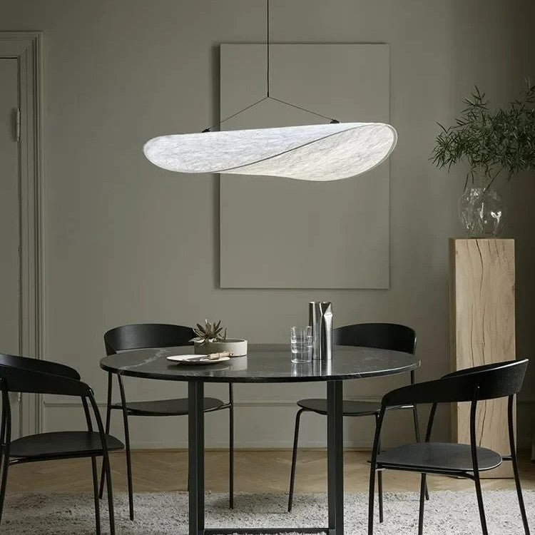 Suspension design et aérienne au style Wabi-Sabi