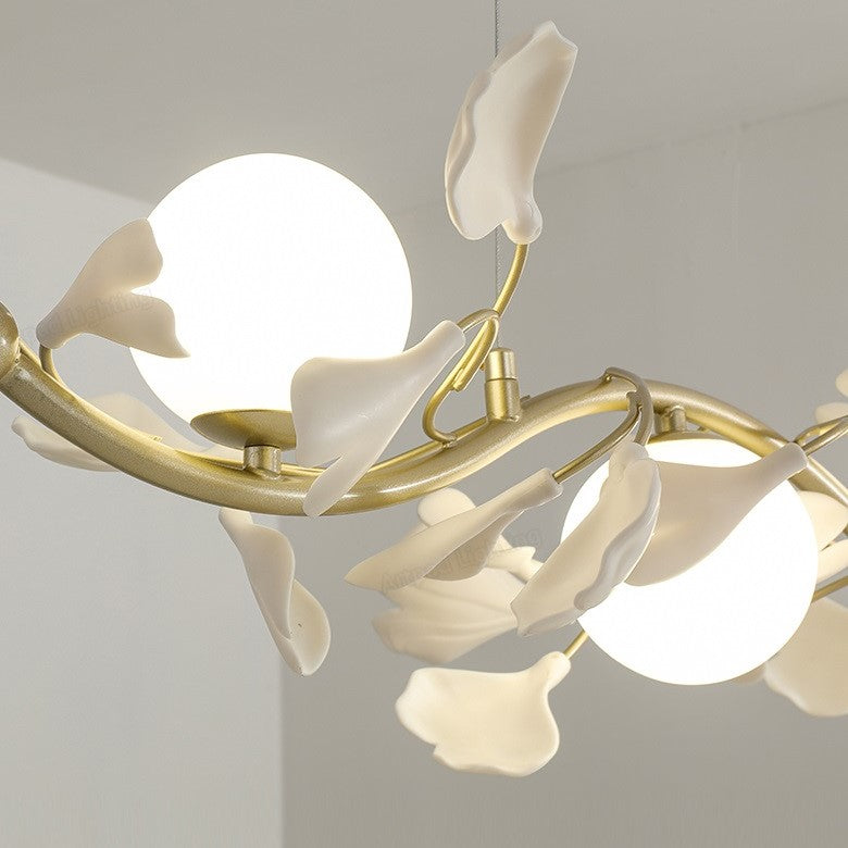 Suspension élégante en forme de pétale de feuille blanche et métal doré