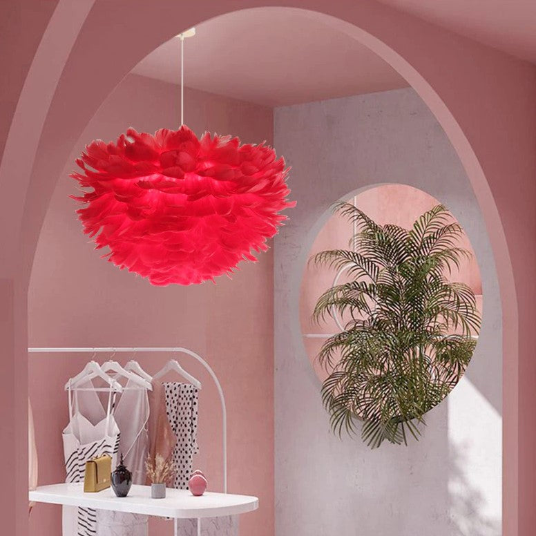 Suspension boule ornée de plumes, rose, blanc, gris, rouge ou jaune