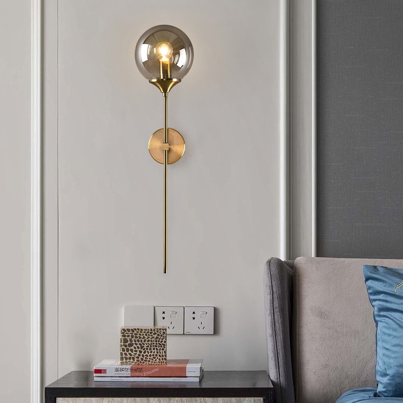 Applique murale métallique dorée avec boule en verre, gris fumé ou transparent