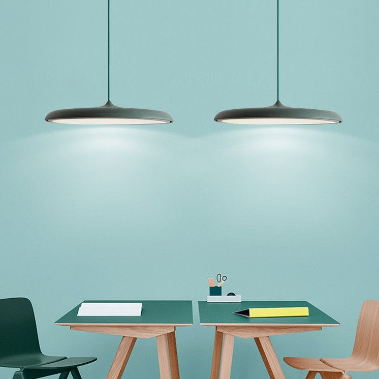 Suspension à LED au design nordique et circulaire en forme de disque