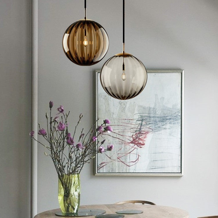 Suspension en forme de boule en verre