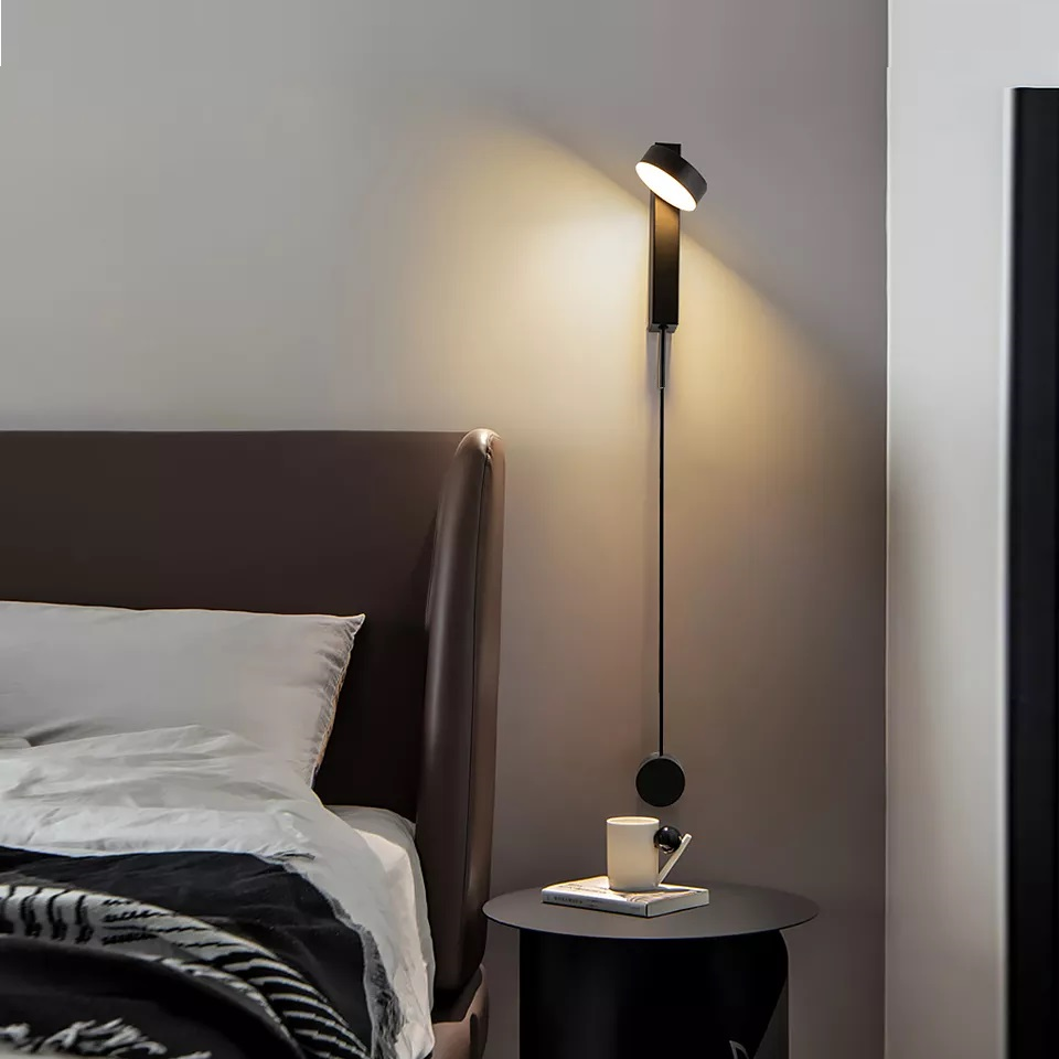 Lampe de chevet murale en aluminium brossé au design moderne avec variateur d’intensité