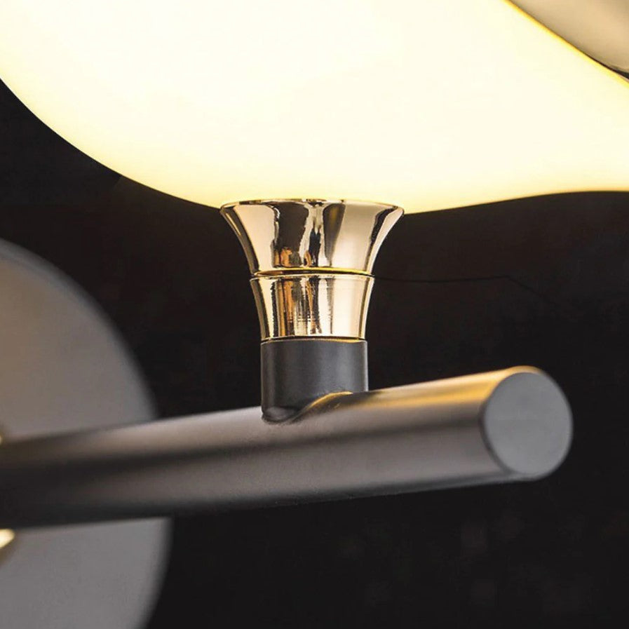 Lampe de chevet noire ornée d’oiseaux dorés