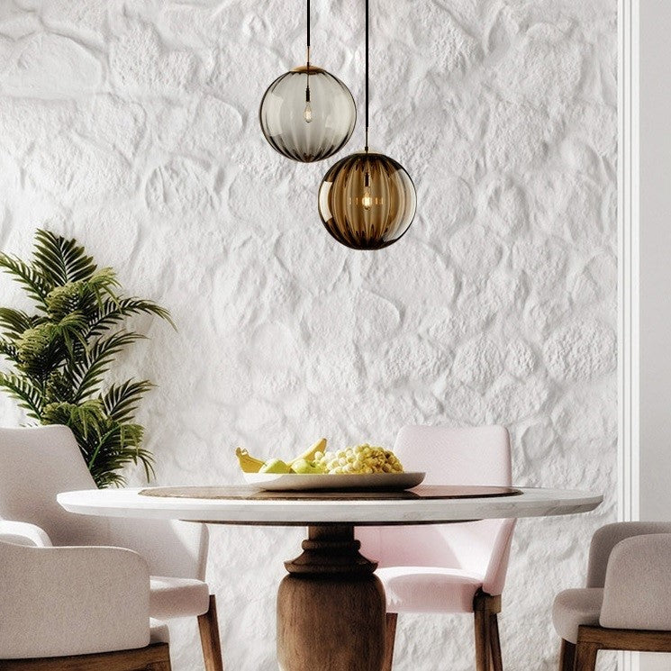 Suspension en forme de boule en verre