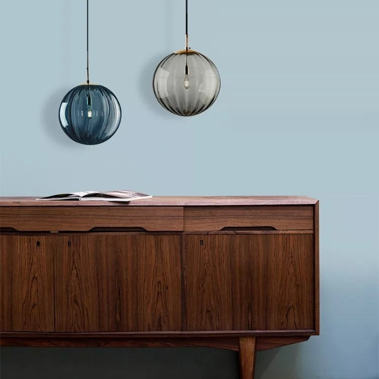 Suspension en forme de boule en verre