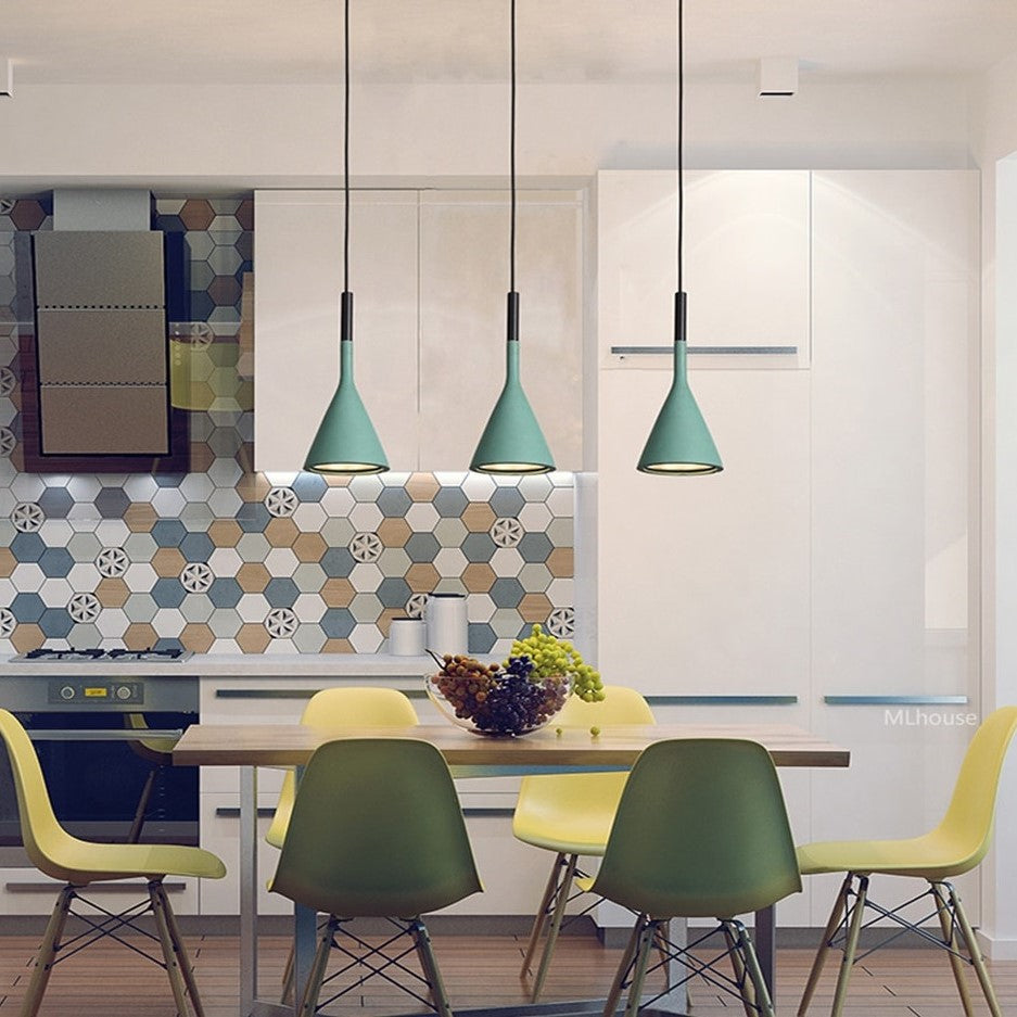 Suspension couleur aux choix en bois et aluminium au design nordique moderne en forme de bouteille