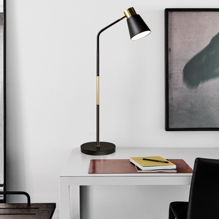 Lampadaire sur pied à tête rotative, design moderne