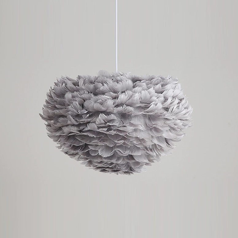 Suspension boule ornée de plumes, rose, blanc, gris, rouge ou jaune