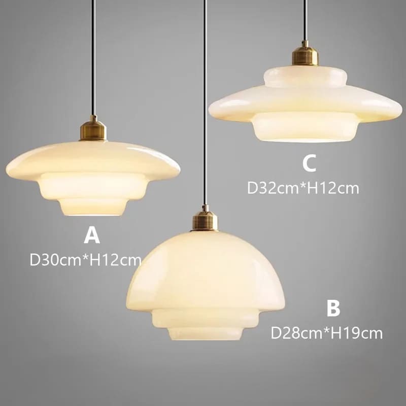 Suspension en verre opalin au design nordique et moderne