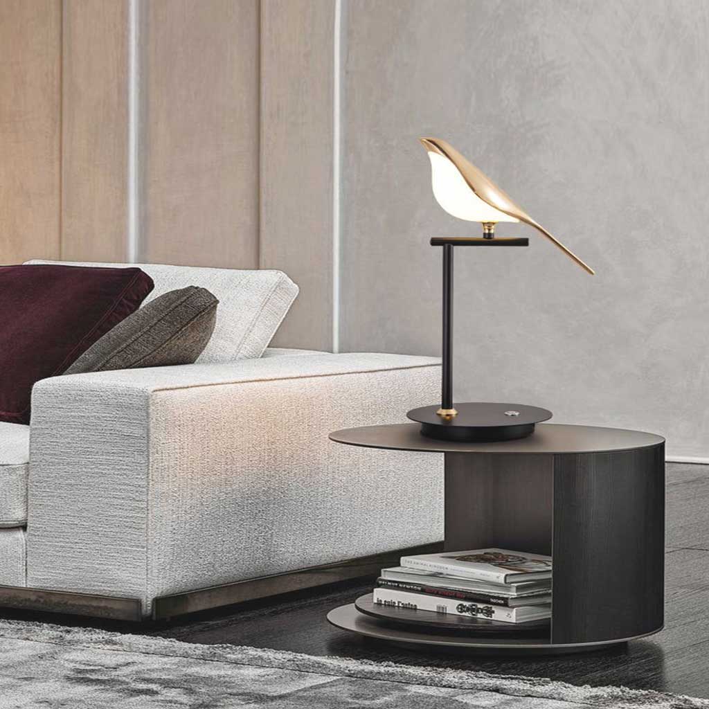 Lampe de chevet noire ornée d’oiseaux dorés