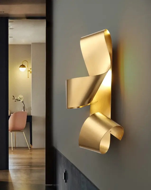 Applique murale artistique | Ruban doré
