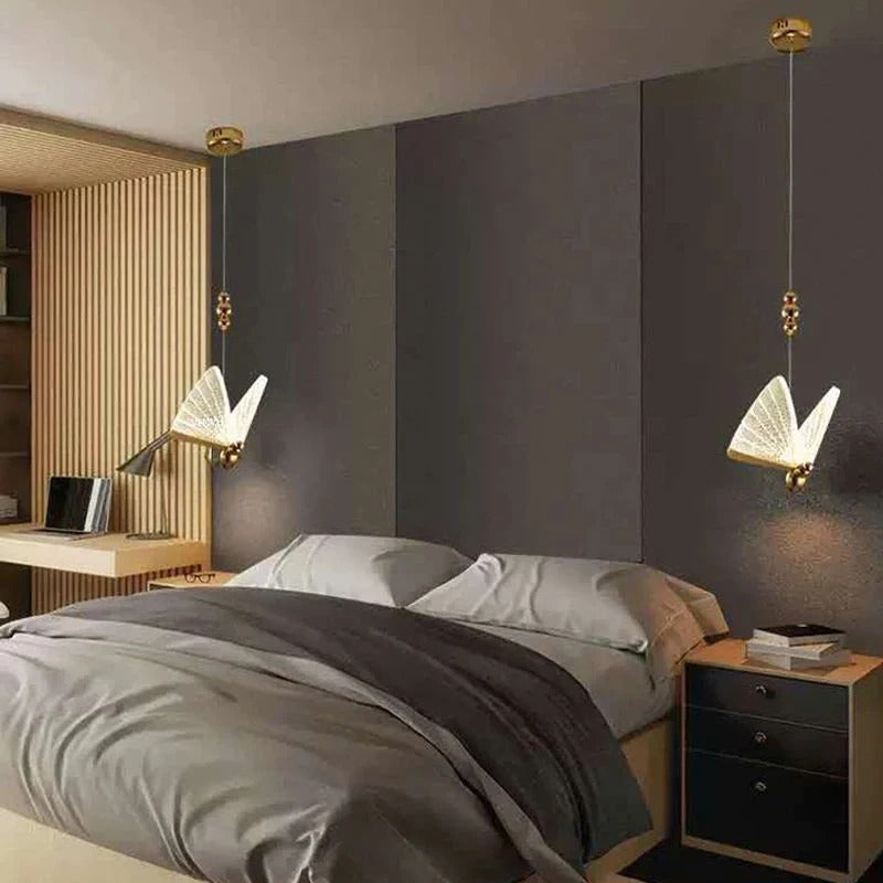 Suspension forme de papillon or et verre