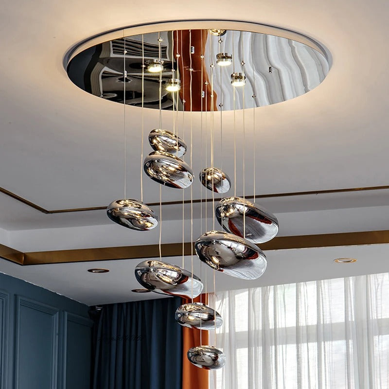 Lustre suspendu en forme de nuages métaliques