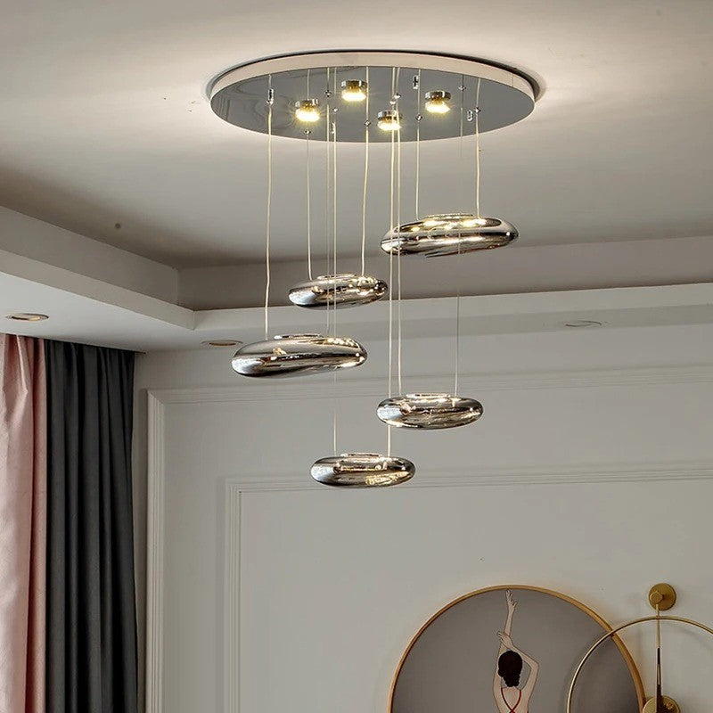 Lustre suspendu en forme de nuages métaliques