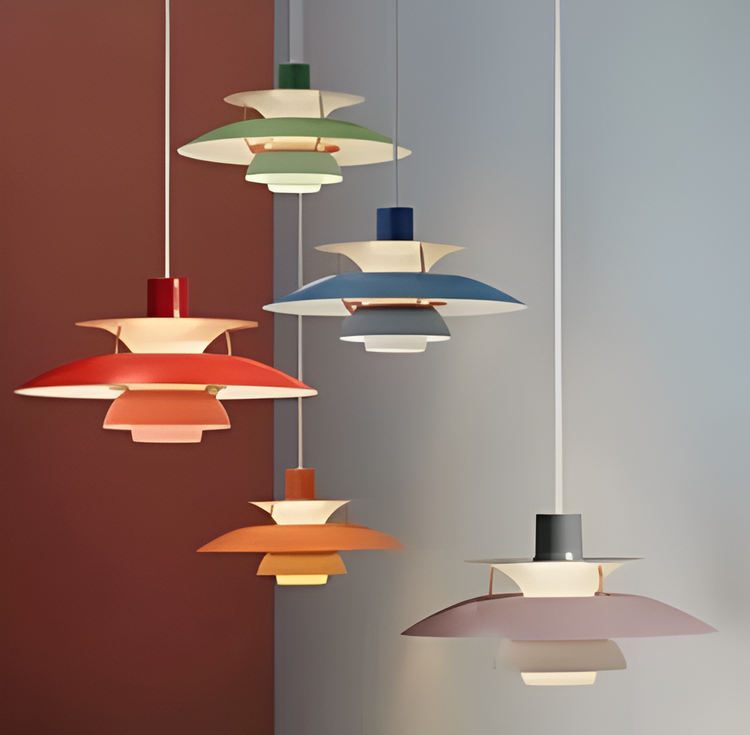 Suspension artistique en forme de soucoupe colorée