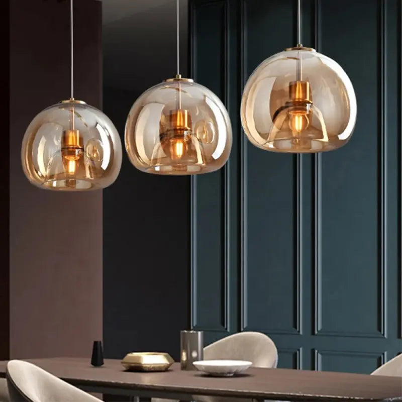 Suspension En Verre Teinté Fumé Au Design Minimaliste