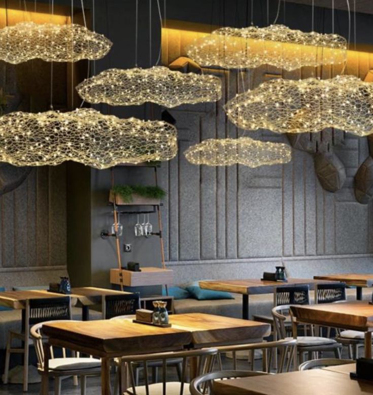 suspension en forme de nuage metallique à LED