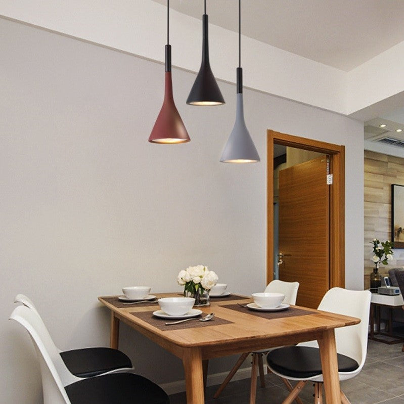 Suspension couleur aux choix en bois et aluminium au design nordique moderne en forme de bouteille