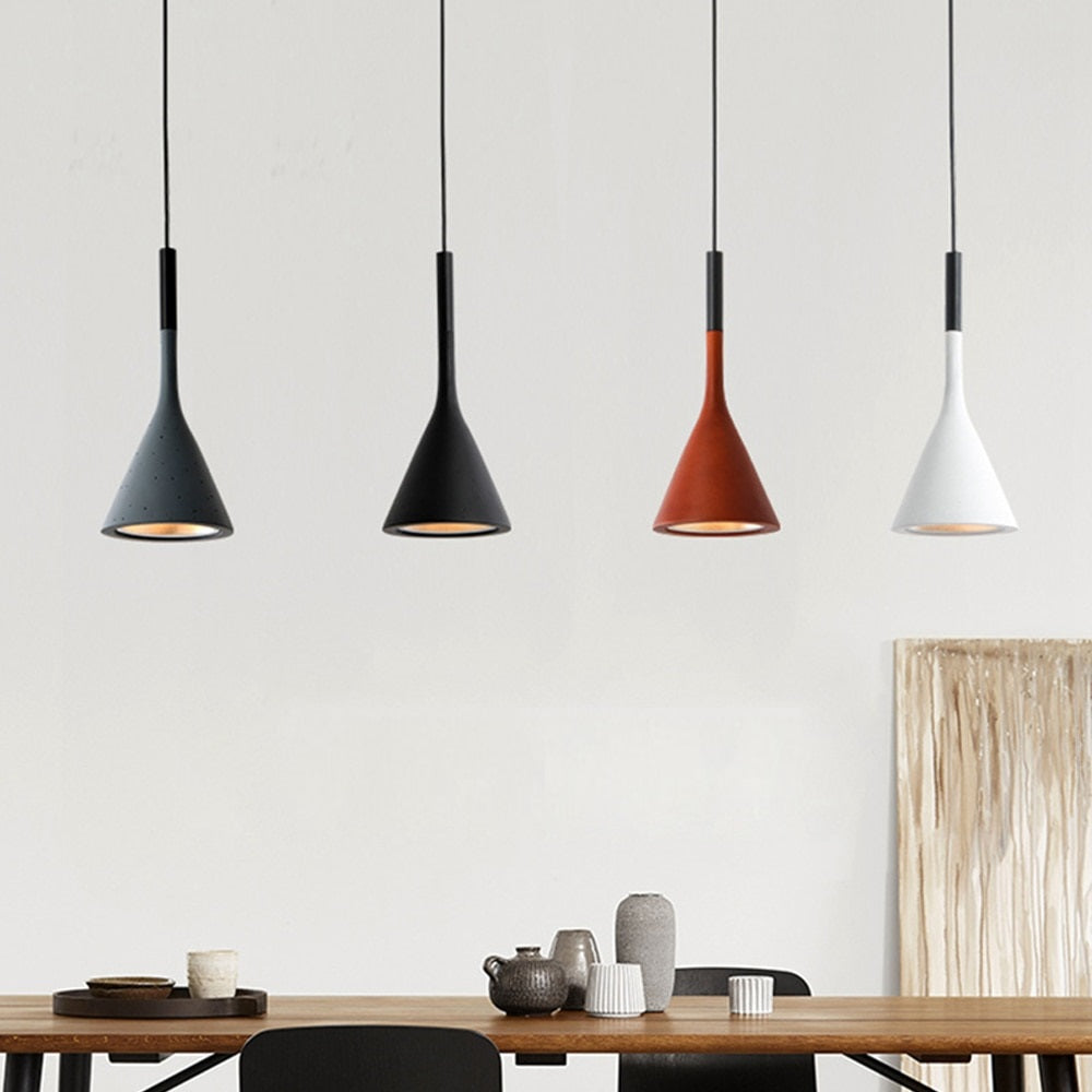 Suspension couleur aux choix en bois et aluminium au design nordique moderne en forme de bouteille